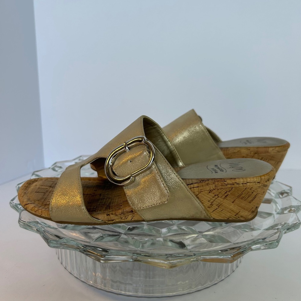Impo Gisselle‎ Wedge Sandals Gold Metallic Buckle Detail Cork Comfort Shoes